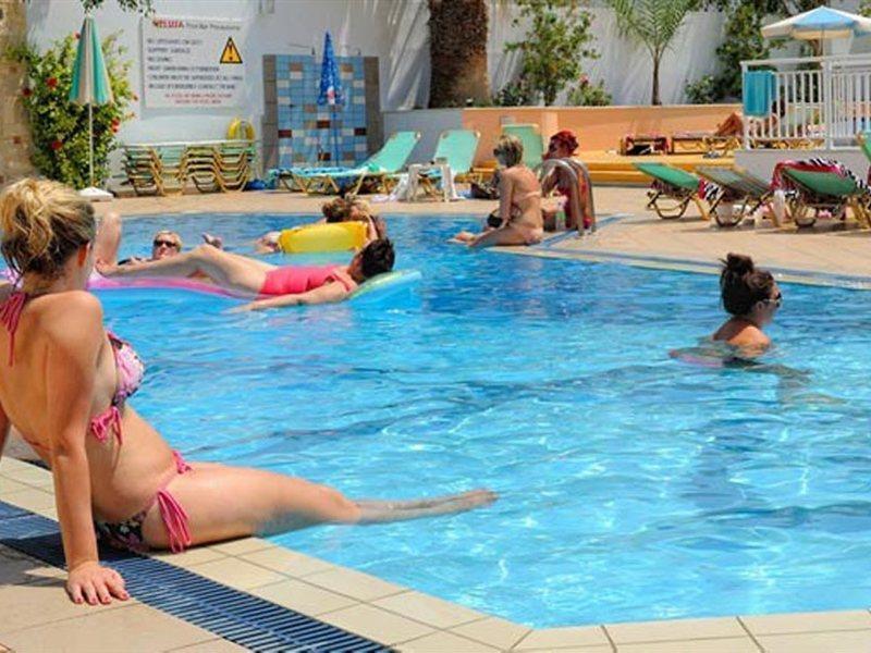 เมลิสซา อพาร์ตเมนต์ Aparthotel มาเลีย ภายนอก รูปภาพ