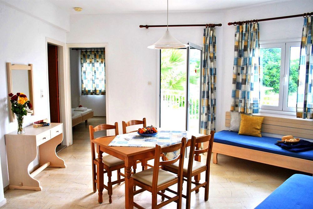 เมลิสซา อพาร์ตเมนต์ Aparthotel มาเลีย ภายนอก รูปภาพ
